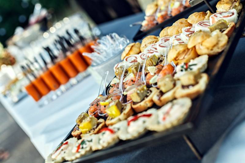 Quels restaurants proposent un service traiteur pour un mariage ou un événement pro à Colomiers proche de Toulouse ?